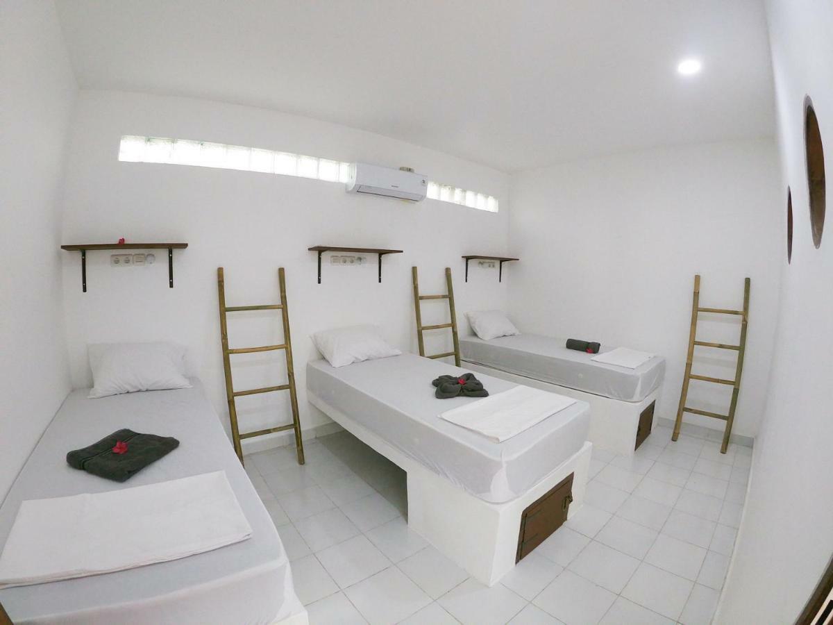 Gili Pirates Dive & Bnb Gili Trawangan Exterior photo