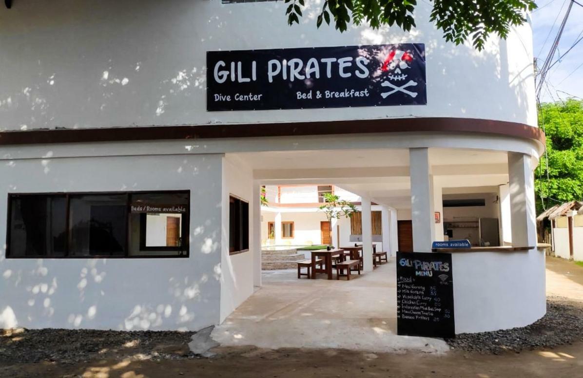 Gili Pirates Dive & Bnb Gili Trawangan Exterior photo